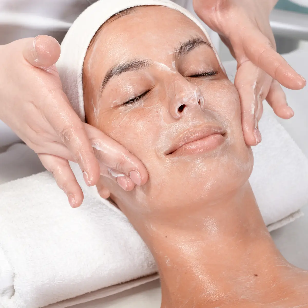 Glowing skin facial treatment at Nano Beauty Star cosmetic clinic