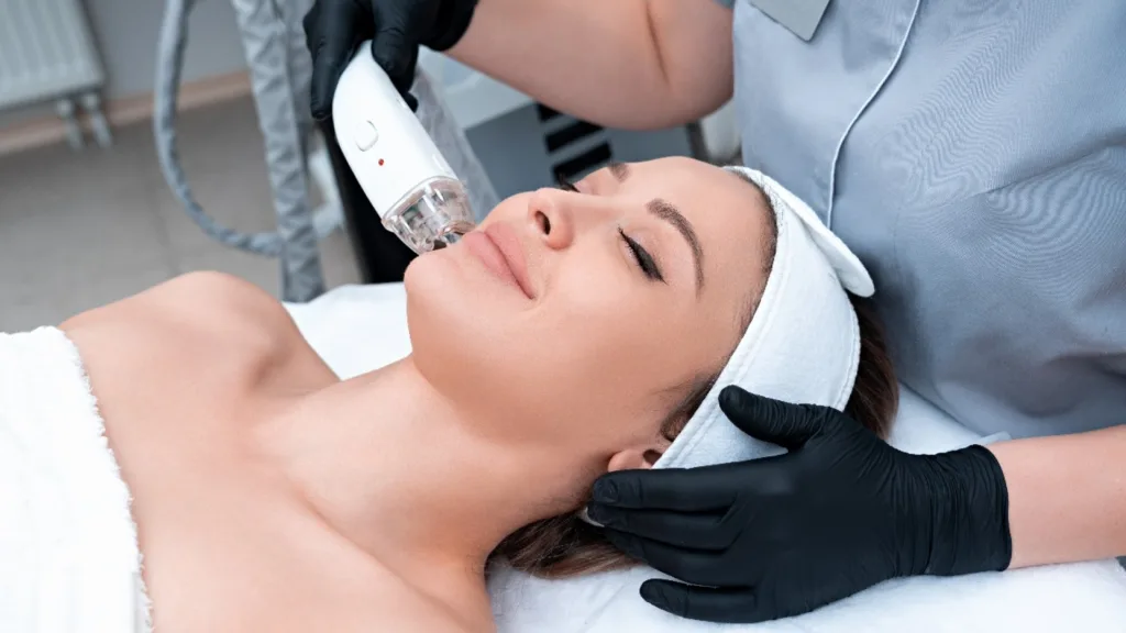 Mini HIFU facial treatment for skin tightening. 